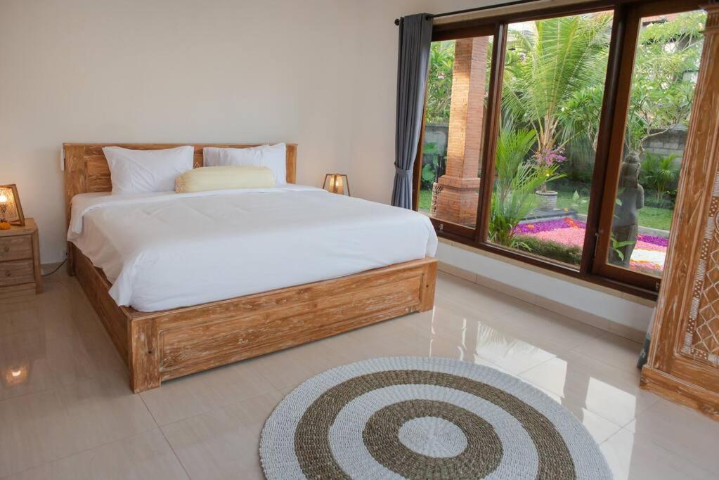 Huge Modern Balinese With Panoramic Rice Views! Villa